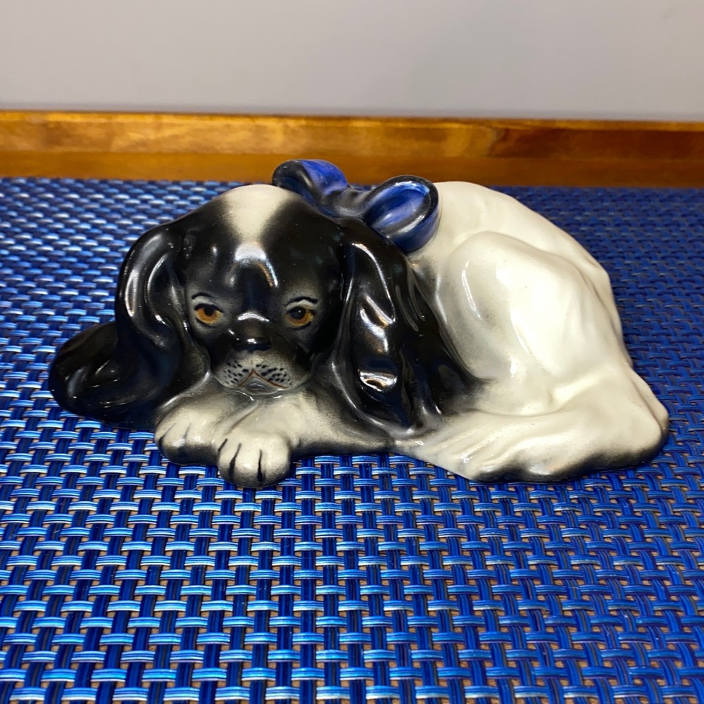 Vintage Cavalier King Charles figurine  6” long, great face details